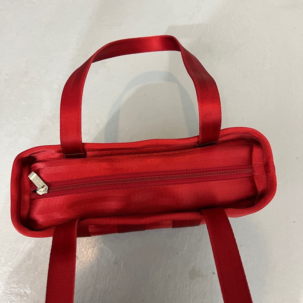 Harveys The Original Seatbelt Bag Medium Tote-Cherry Red - Picture 4 of 9
